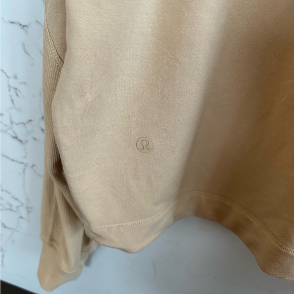 COPY - Lululemon oversized beige cropped sweater. Soft and light material. Size… - Picture 4 of 5